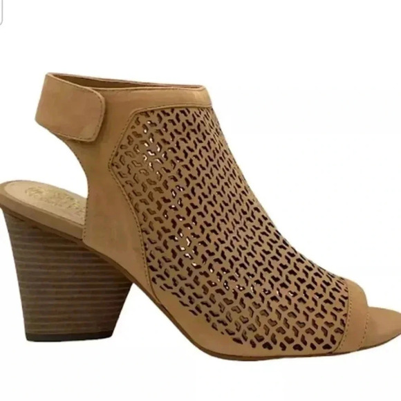 VINCE CAMUTO Leather Laser Cutout Heels Ankle Strap Peep Toe Women Sandals 7.5M - Picture 1 of 5